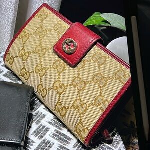 Gucci GG Canvas Bifold Compact Wallet in Wine